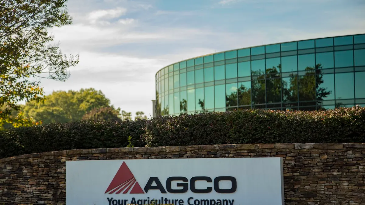 AGCO va reduce productia cu 10% in 2024